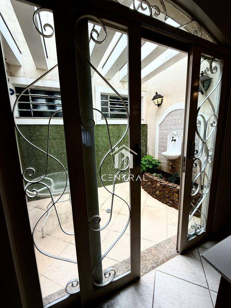 Casa à venda com 3 quartos, 219m² - Foto 7