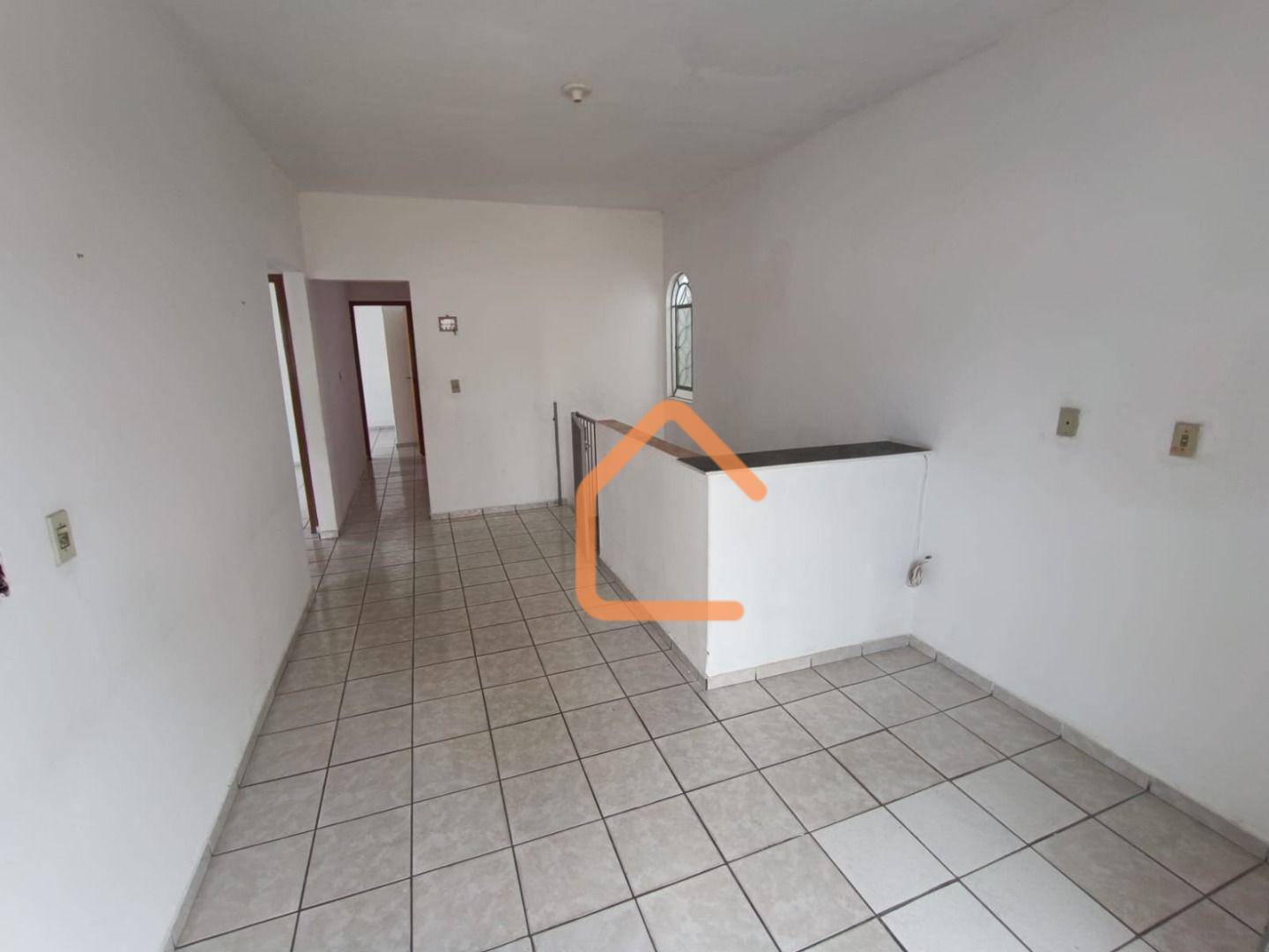 Casa para alugar com 3 quartos, 77m² - Foto 1