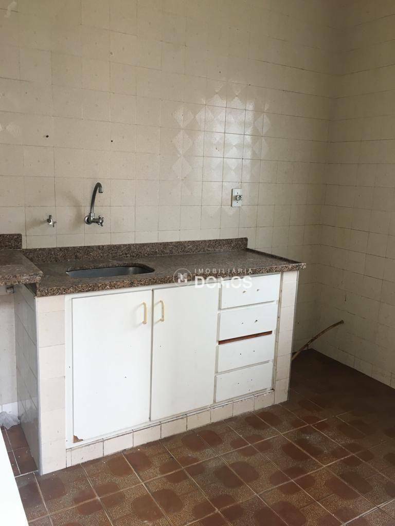 Casa para alugar com 3 quartos, 200m² - Foto 10