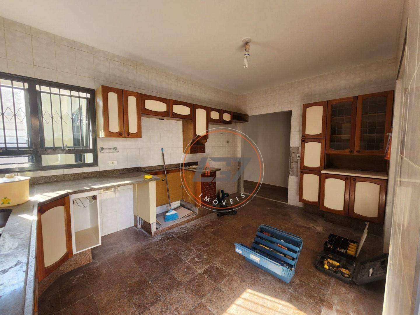 Casa para alugar com 3 quartos, 300M2 - Foto 11