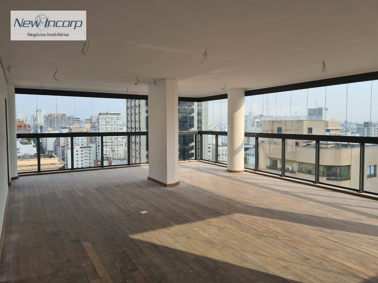 Apartamento à venda com 3 quartos, 205m² - Foto 1