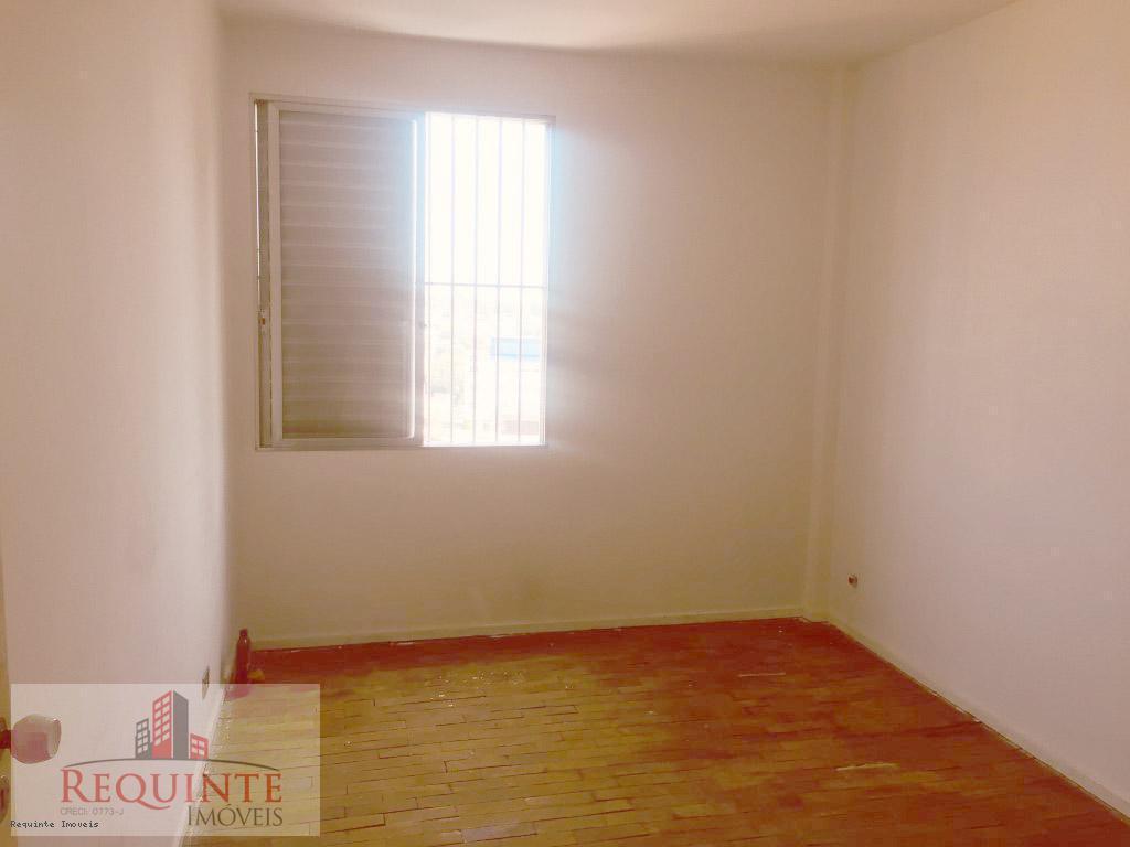 Apartamento à venda com 2 quartos, 75m² - Foto 11