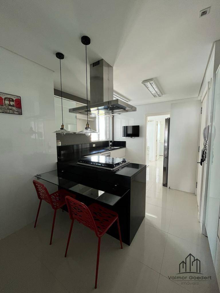 Apartamento à venda com 3 quartos, 185m² - Foto 10