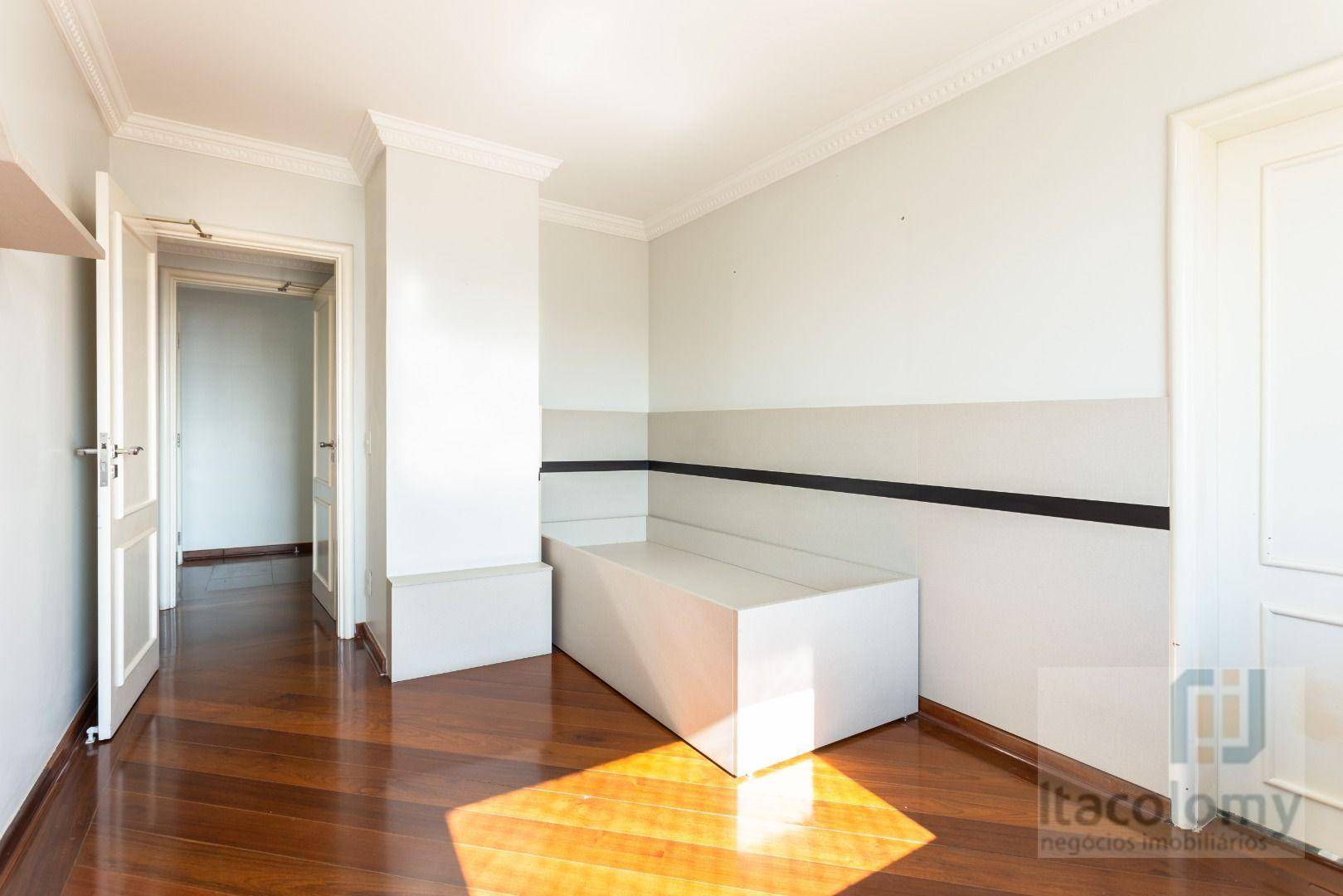 Apartamento para alugar com 3 quartos, 288m² - Foto 17