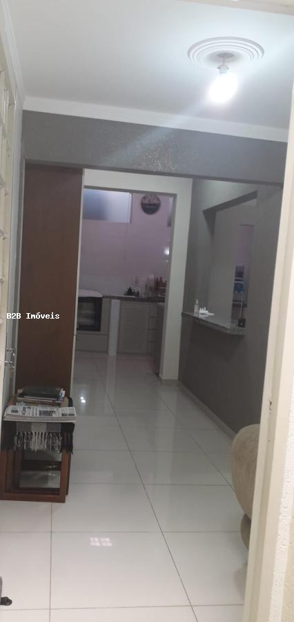 Casa à venda com 2 quartos, 173m² - Foto 1