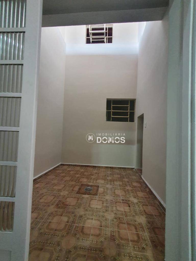 Casa à venda com 5 quartos, 300m² - Foto 13