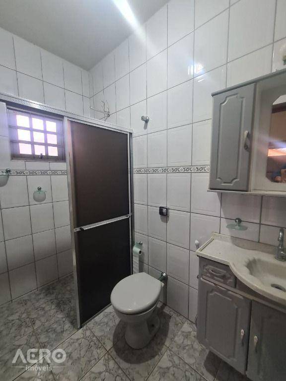 Casa à venda com 3 quartos, 223m² - Foto 11