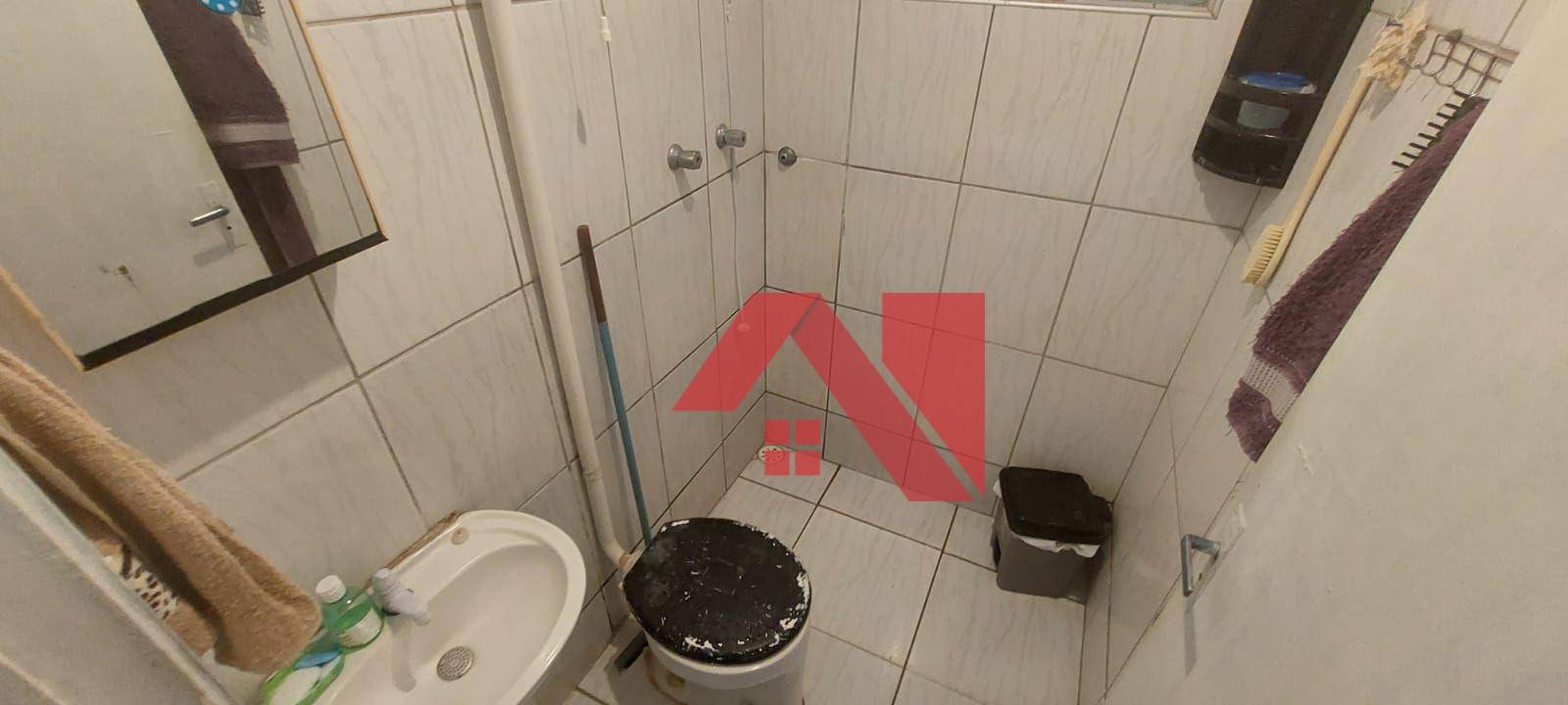 Casa à venda com 1 quarto, 76m² - Foto 2