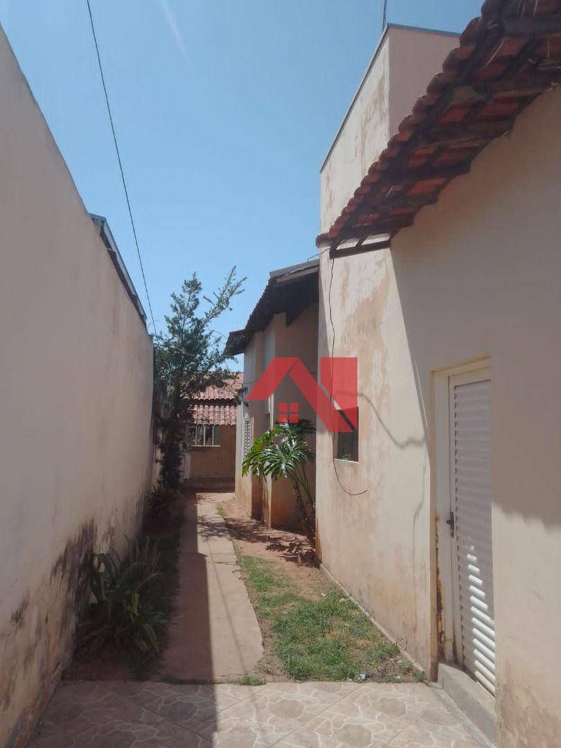 Casa à venda com 3 quartos, 178m² - Foto 4