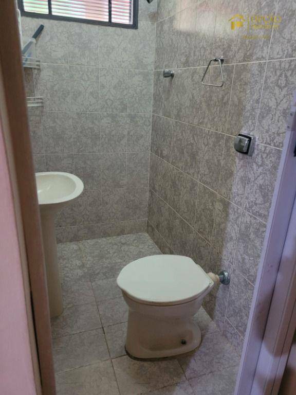 Casa de Condomínio à venda com 3 quartos, 254m² - Foto 4