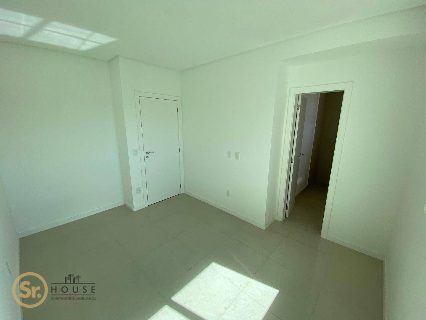 Apartamento à venda com 3 quartos, 135m² - Foto 12