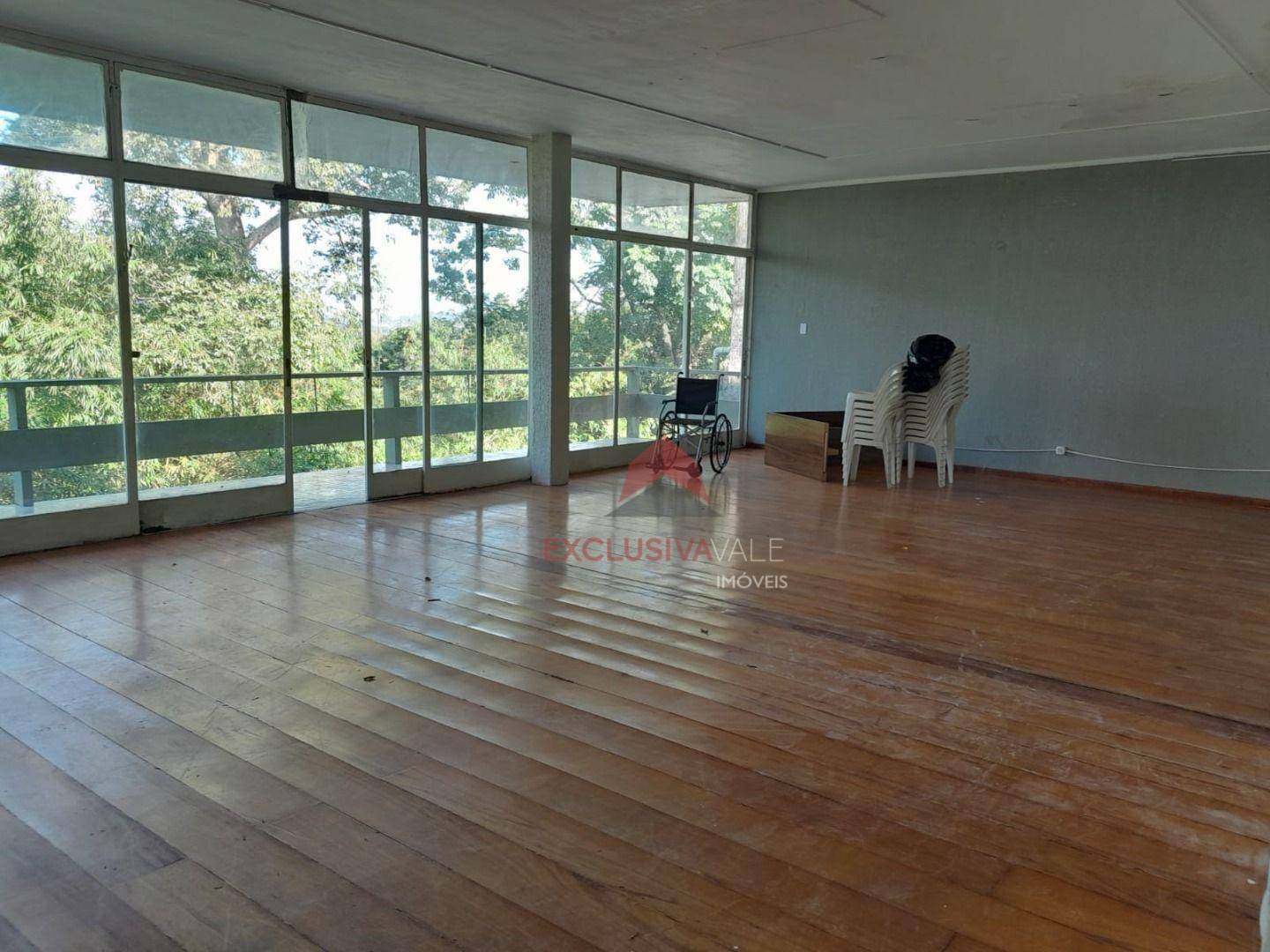 Casa à venda com 4 quartos, 585m² - Foto 1
