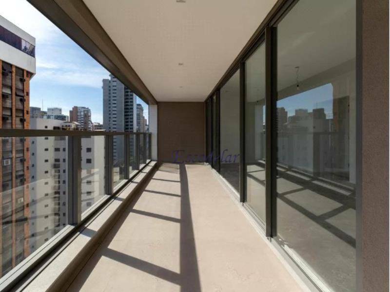 Apartamento à venda com 3 quartos, 158m² - Foto 2