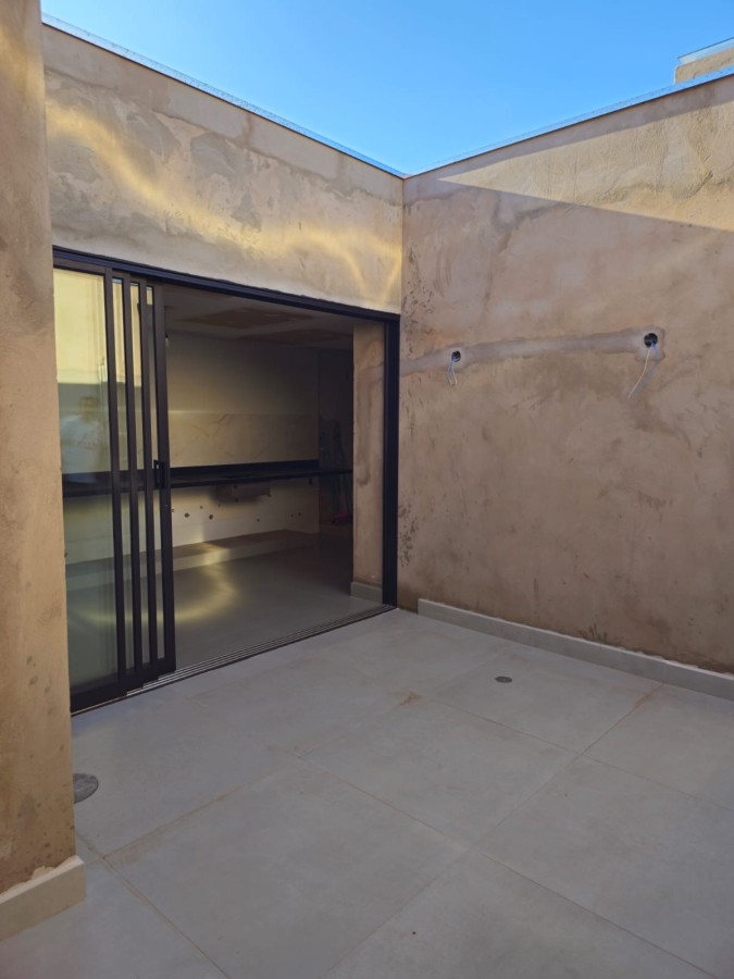 Casa à venda com 2 quartos, 150m² - Foto 1