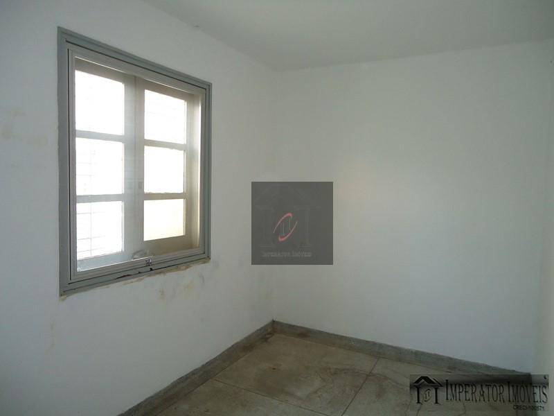 Casa para alugar com 4 quartos, 200m² - Foto 14