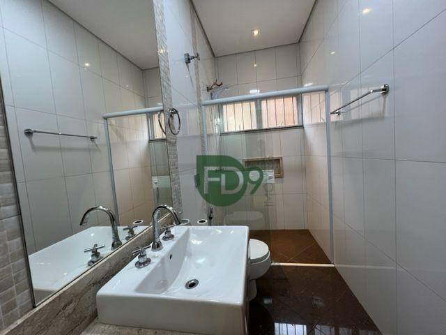 Casa à venda com 3 quartos, 220m² - Foto 10