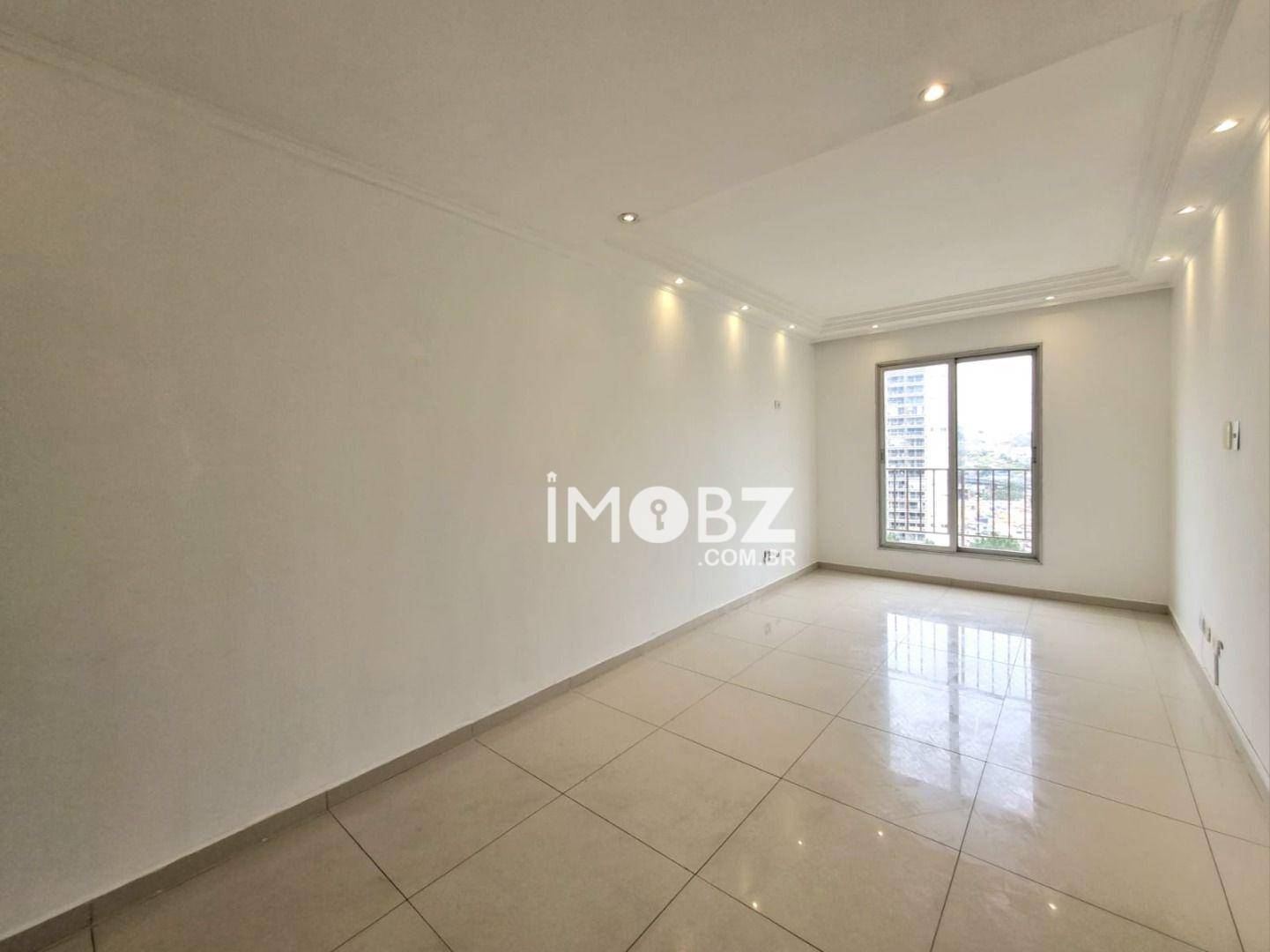 Apartamento à venda com 3 quartos, 70m² - Foto 2