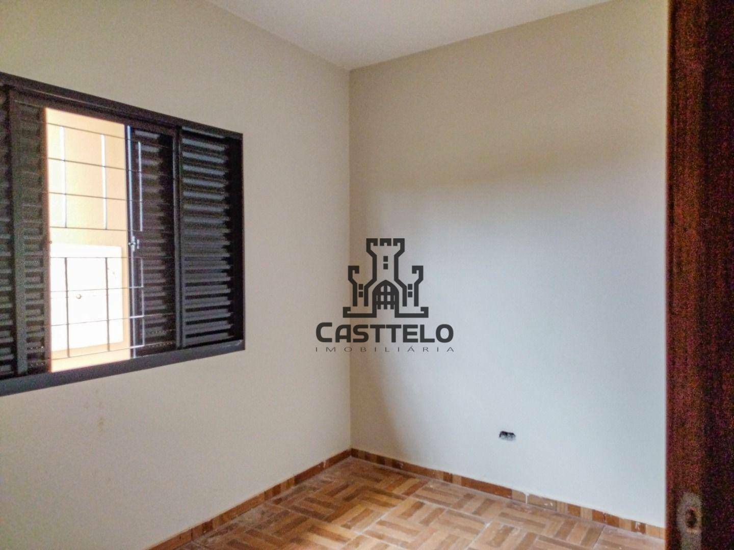 Casa à venda com 2 quartos, 70m² - Foto 4