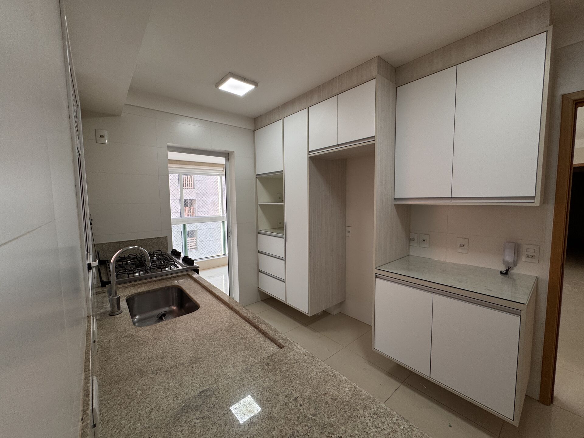 Apartamento para alugar com 3 quartos, 125m² - Foto 16