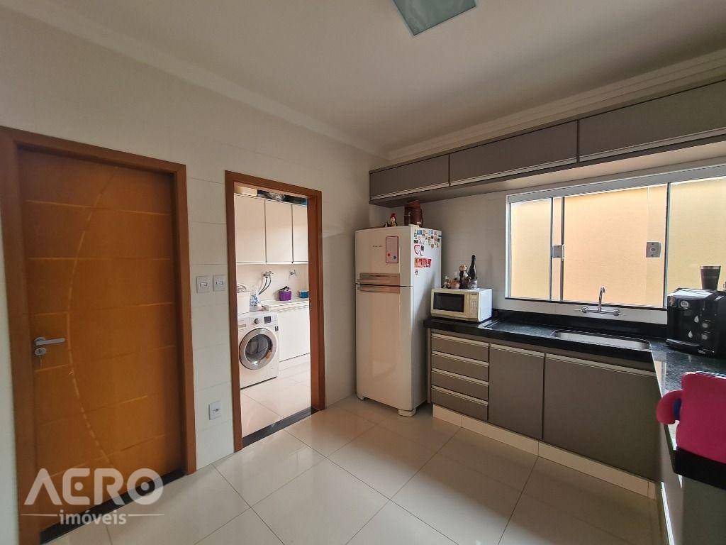 Casa de Condomínio à venda com 3 quartos, 220m² - Foto 17