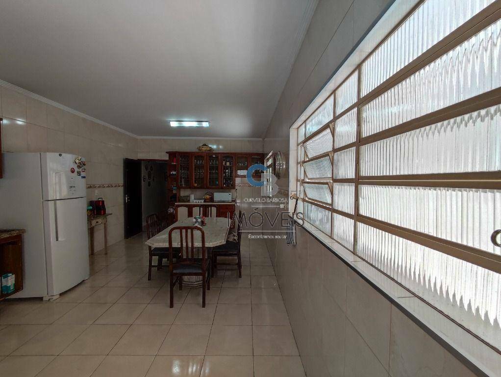 Sobrado à venda com 4 quartos, 300m² - Foto 16