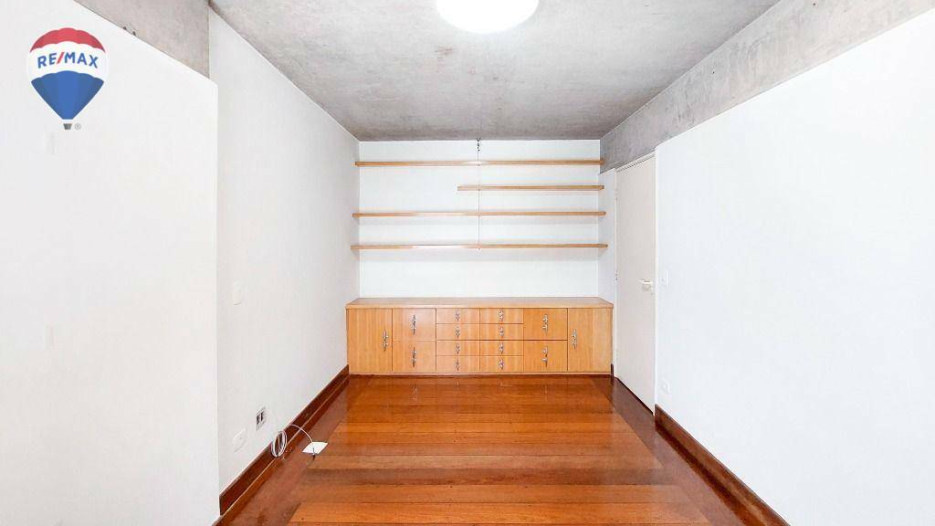 Apartamento para alugar com 3 quartos, 127m² - Foto 13