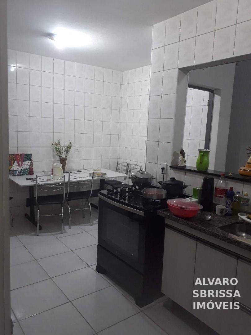 Casa à venda com 2 quartos, 90m² - Foto 4