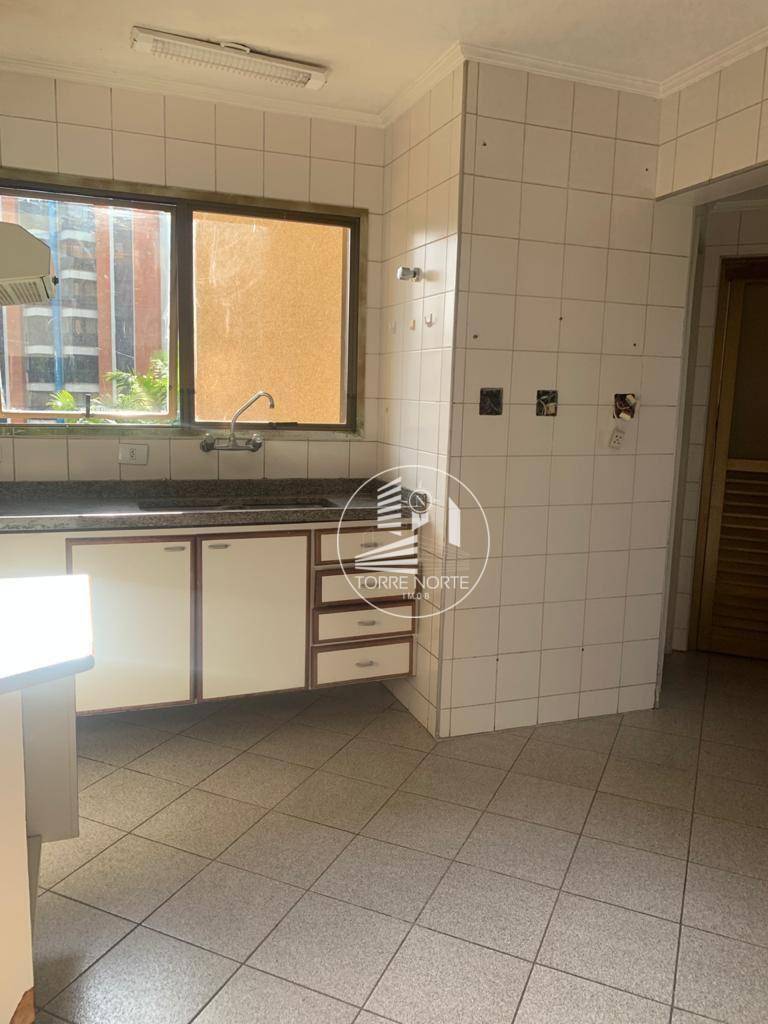 Apartamento à venda com 4 quartos, 188m² - Foto 6