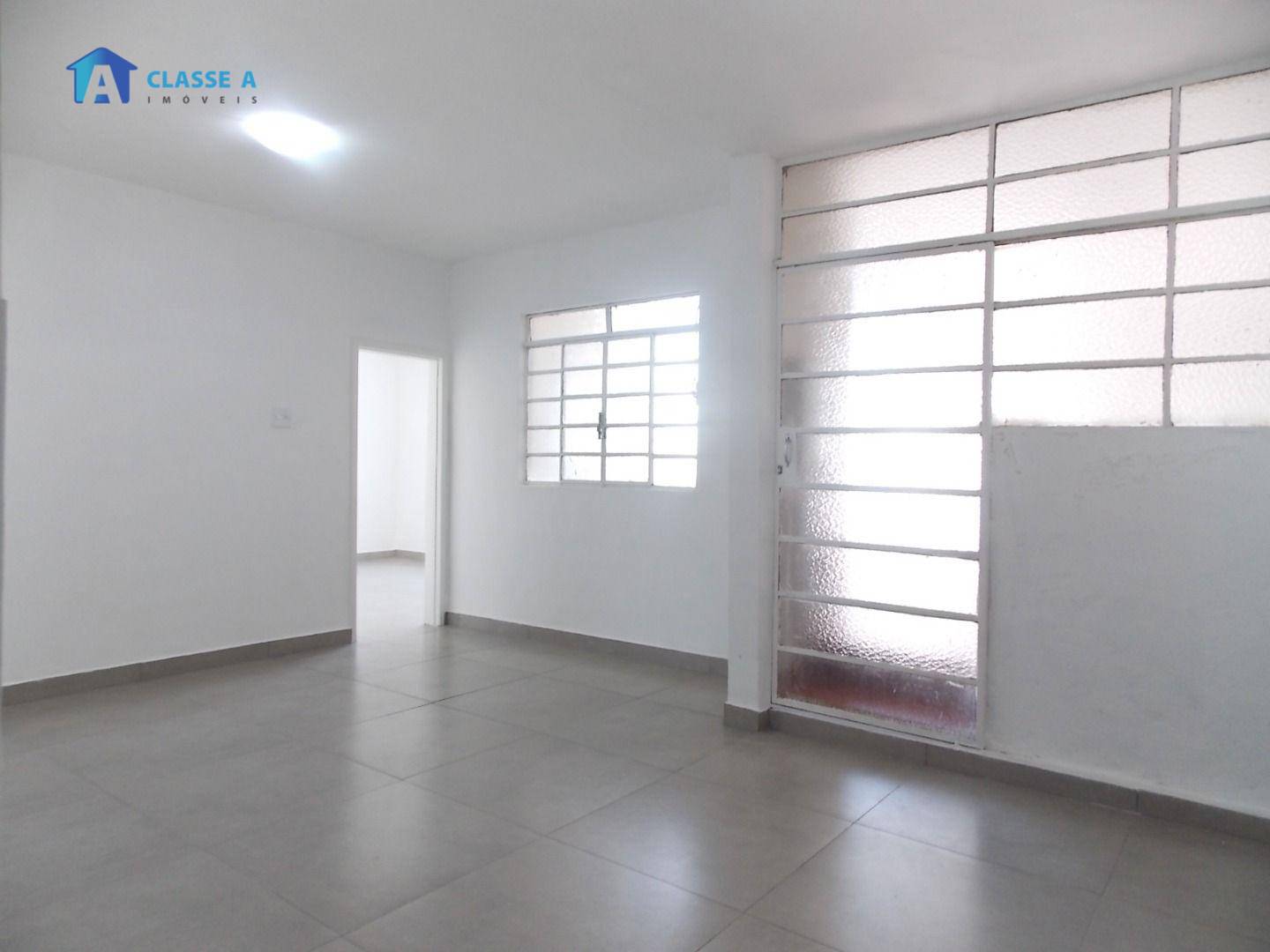 Casa à venda com 4 quartos, 160m² - Foto 1