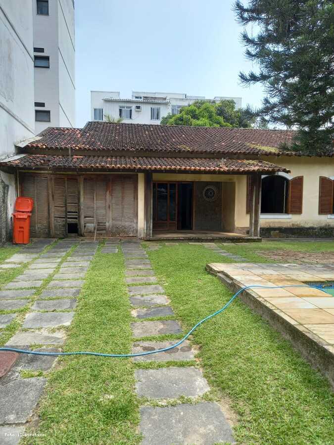 Casa à venda com 3 quartos, 630m² - Foto 1