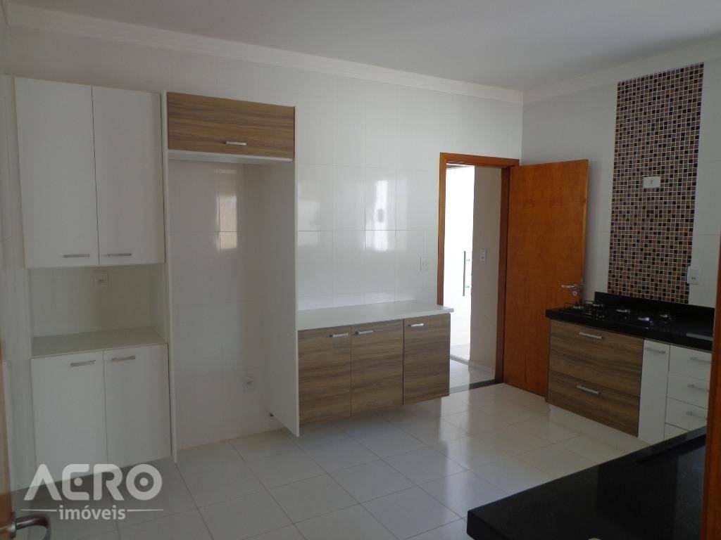 Casa à venda com 3 quartos, 230m² - Foto 24