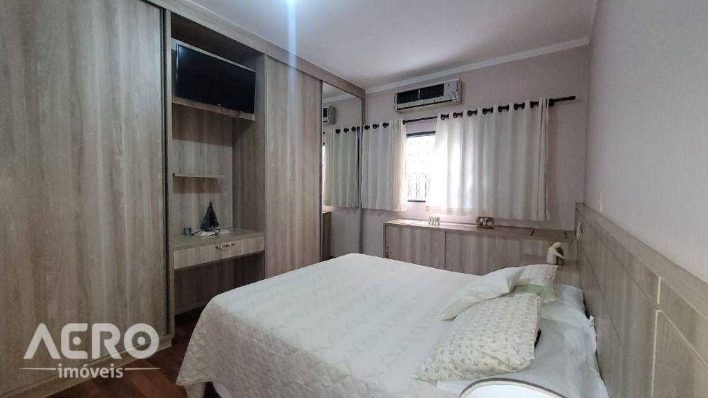 Casa à venda com 4 quartos, 211m² - Foto 27