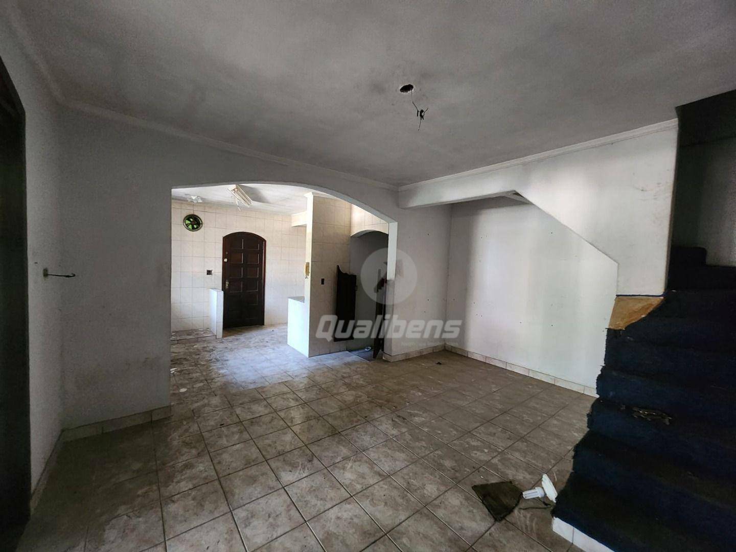 Sobrado à venda com 8 quartos, 350m² - Foto 1