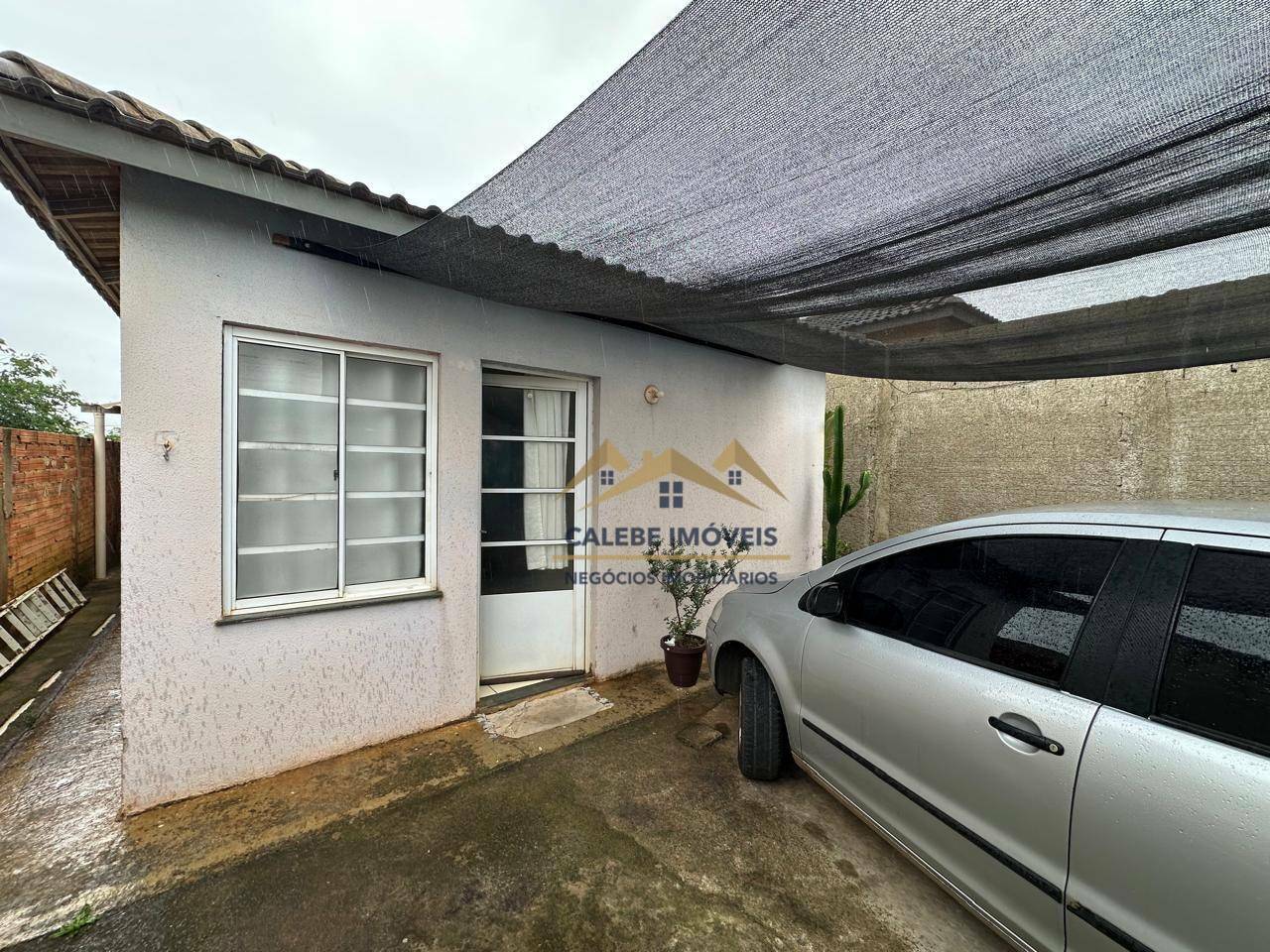 Casa à venda com 2 quartos, 50m² - Foto 2