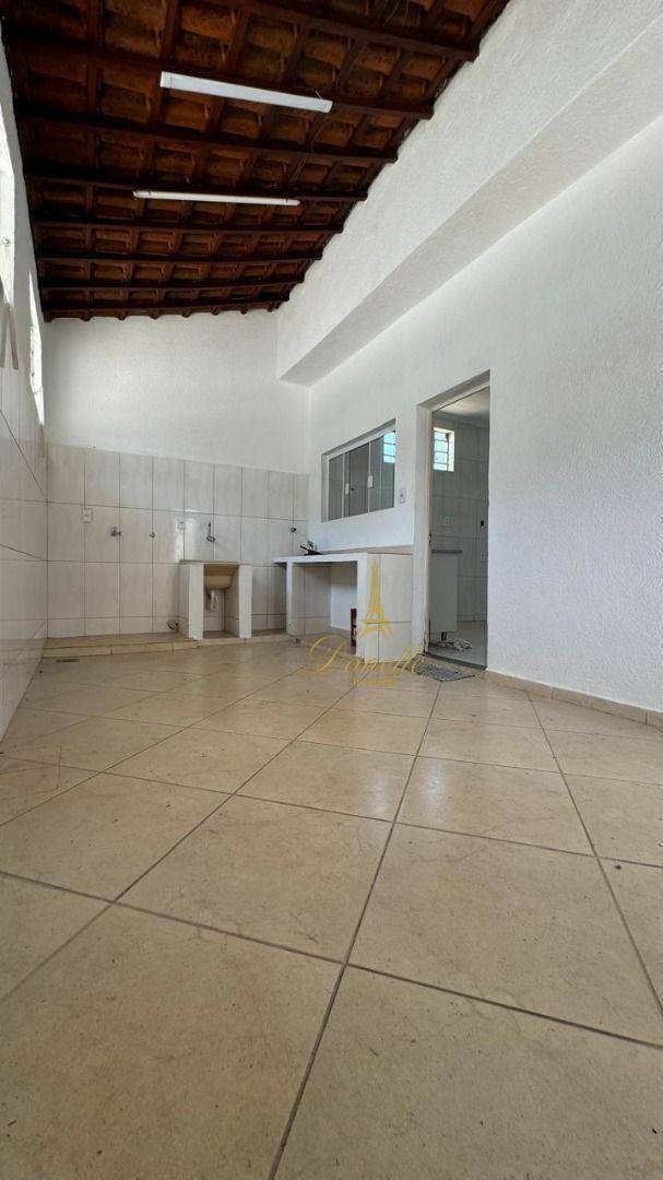 Casa à venda com 2 quartos, 750m² - Foto 17