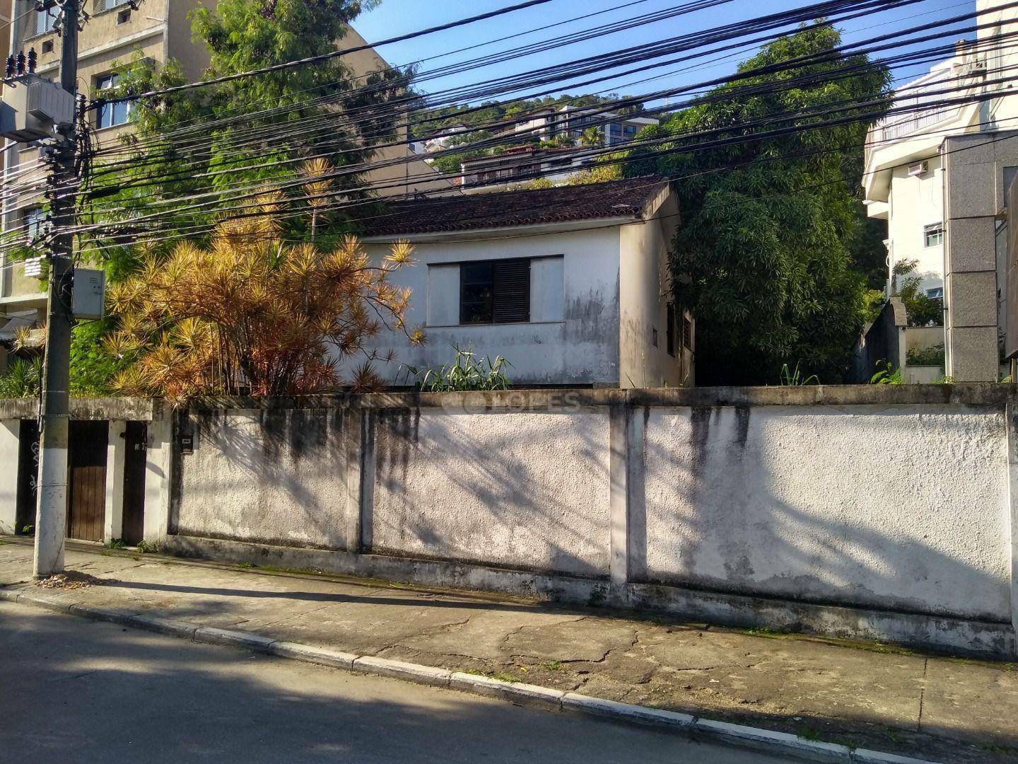 Casa à venda com 4 quartos, 240m² - Foto 1