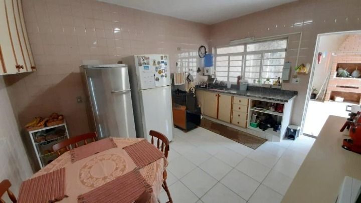 Casa à venda com 4 quartos, 222m² - Foto 17