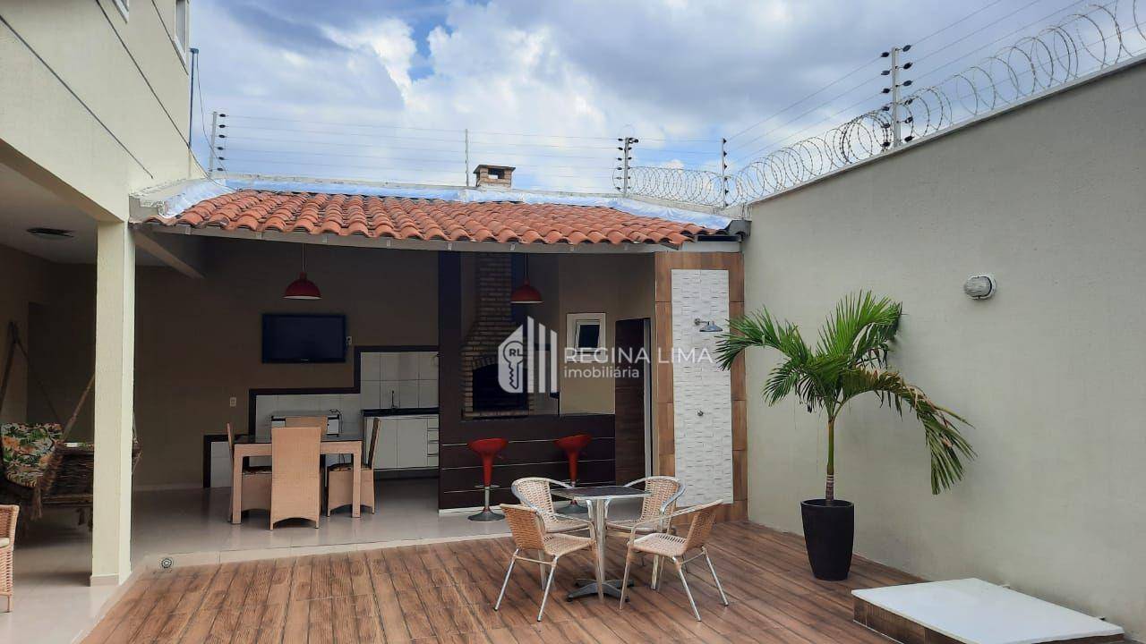 Casa à venda com 4 quartos, 277m² - Foto 2