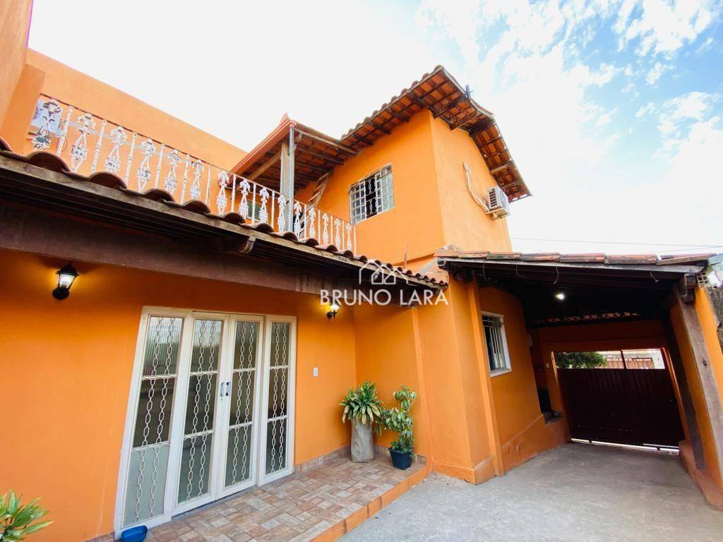 Casa à venda com 5 quartos, 200m² - Foto 2