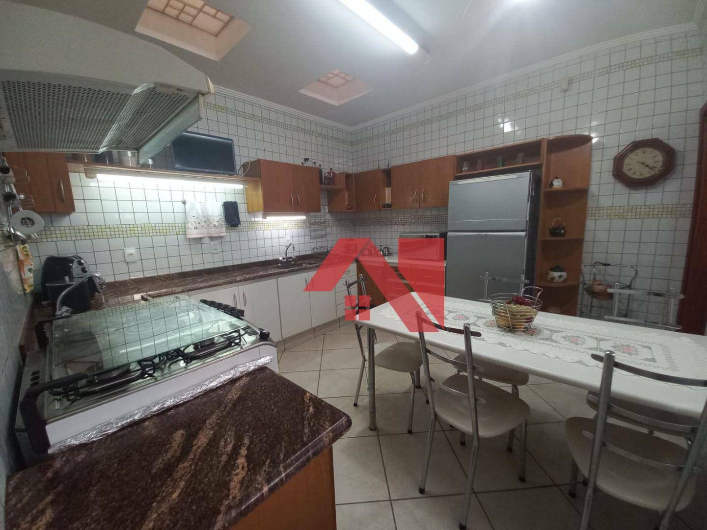 Sobrado à venda com 3 quartos, 380m² - Foto 4