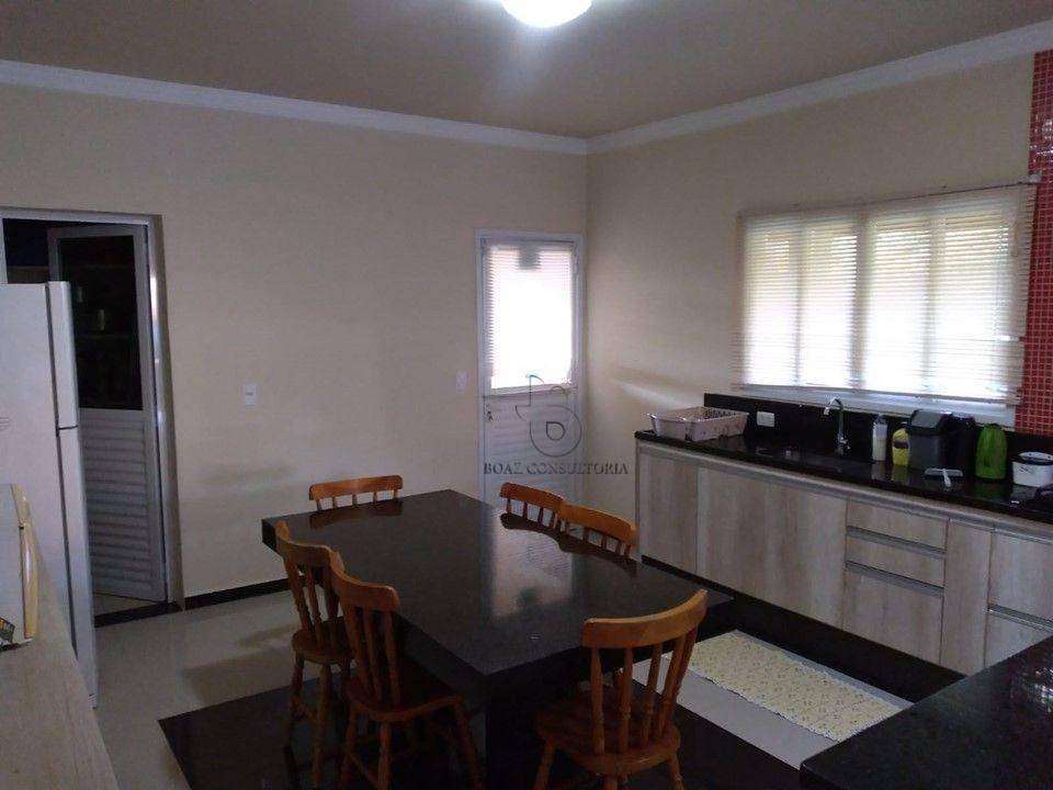 Casa de Condomínio para alugar com 4 quartos, 300m² - Foto 11