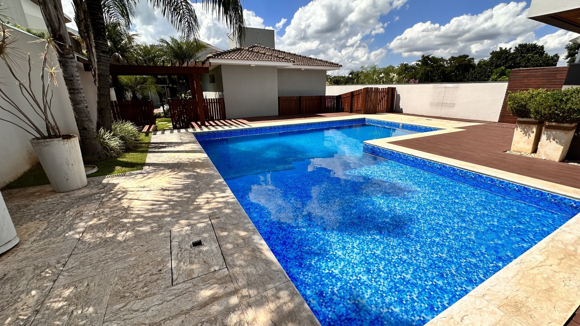 Casa de Condomínio à venda com 4 quartos, 550m² - Foto 16