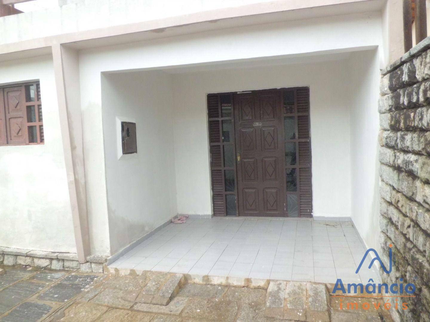 Casa para alugar com 4 quartos, 120m² - Foto 3