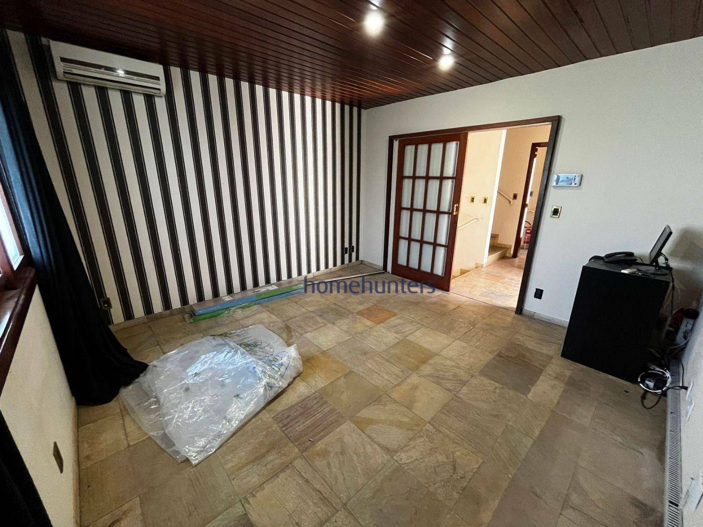 Casa para alugar com 5 quartos, 267m² - Foto 8