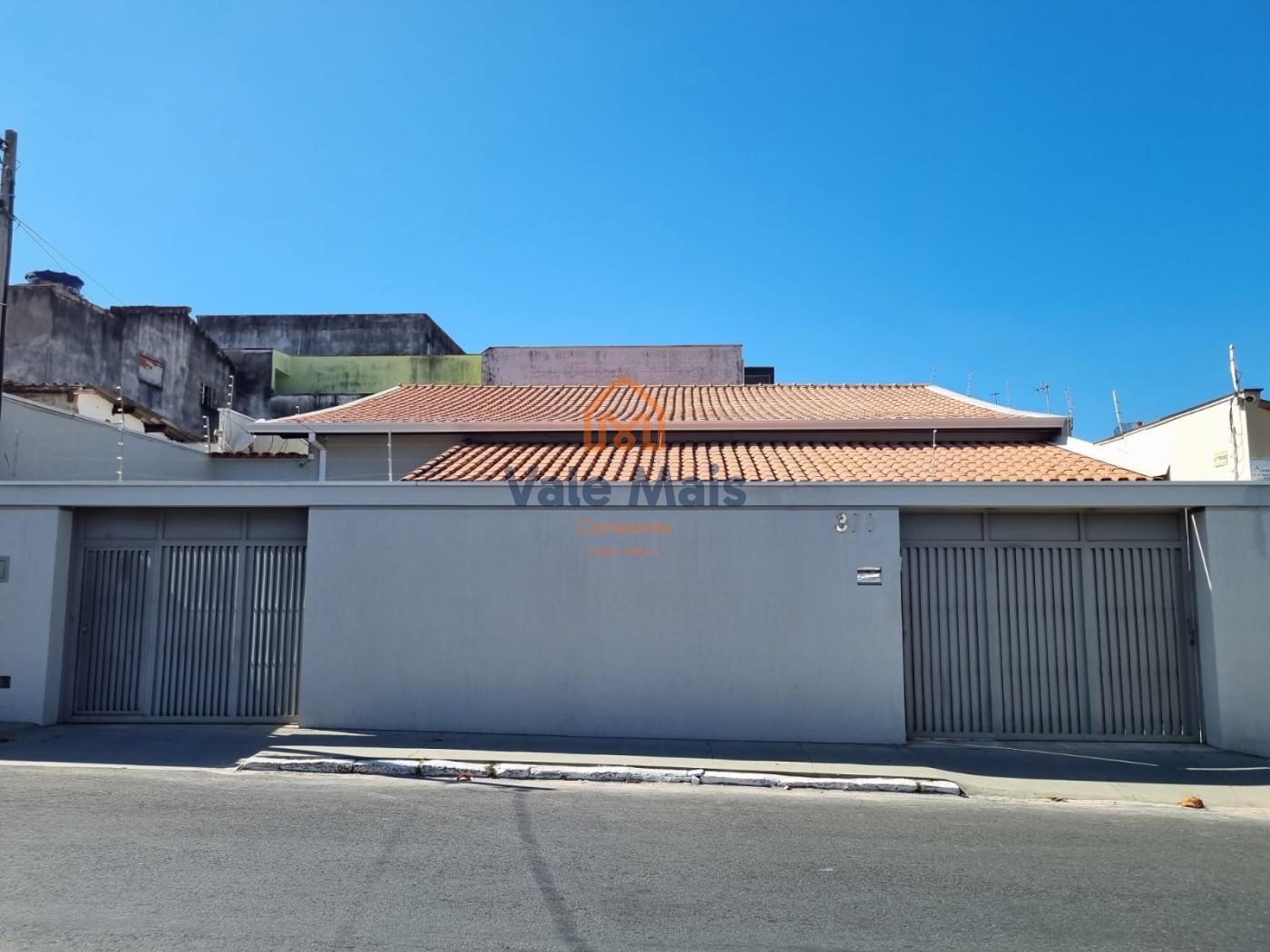 Casa à venda com 3 quartos, 197m² - Foto 1