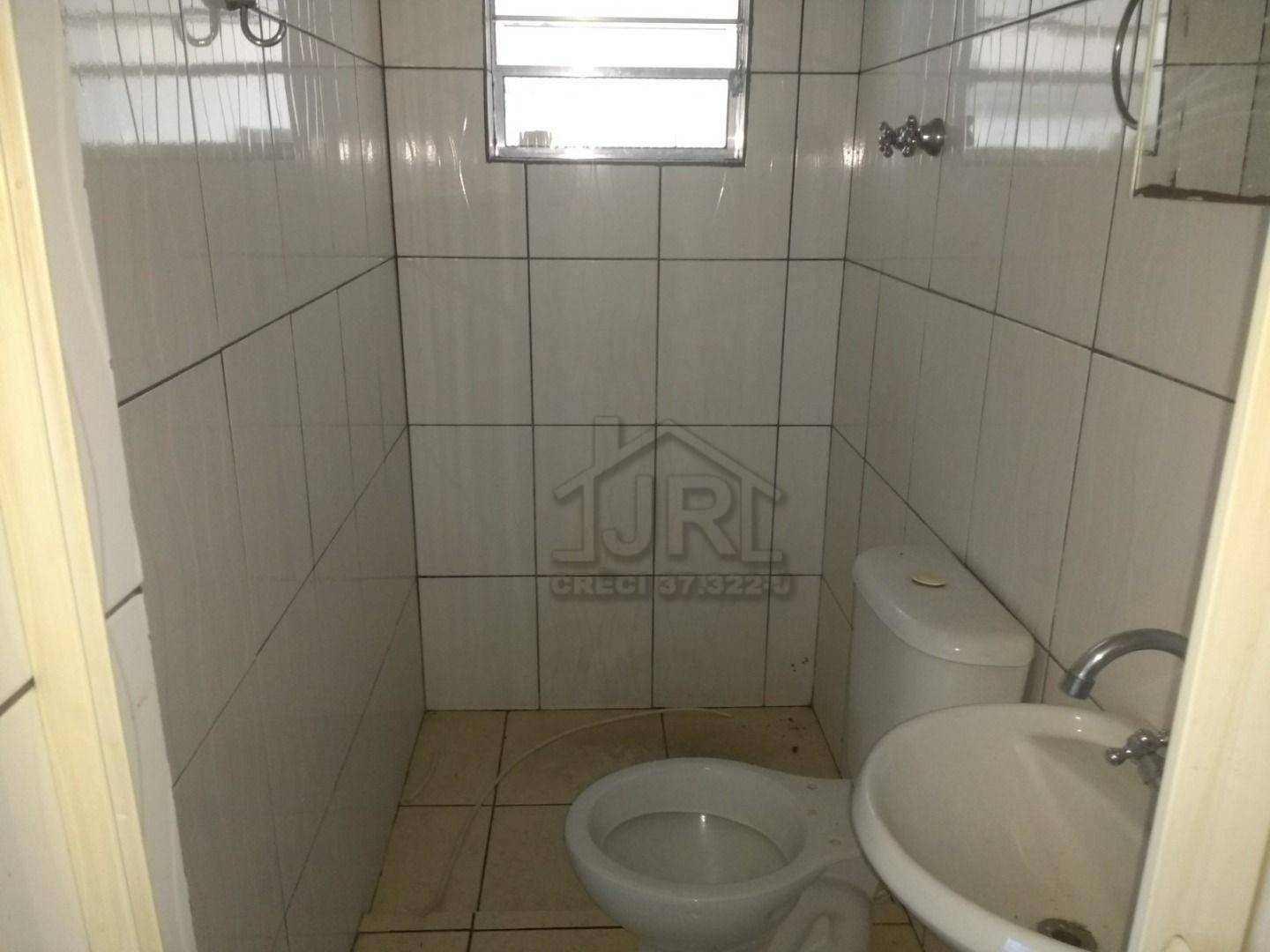 Casa à venda com 4 quartos, 200m² - Foto 4