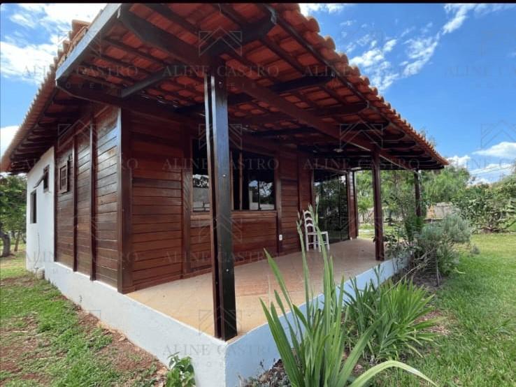 Casa à venda com 2 quartos, 120m² - Foto 1