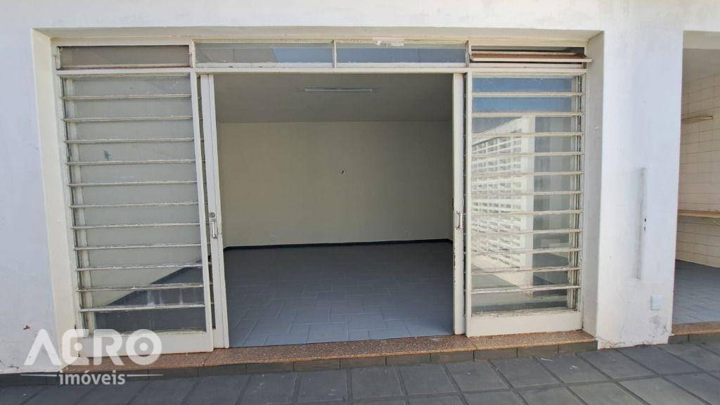 Casa para alugar com 7 quartos, 288m² - Foto 10