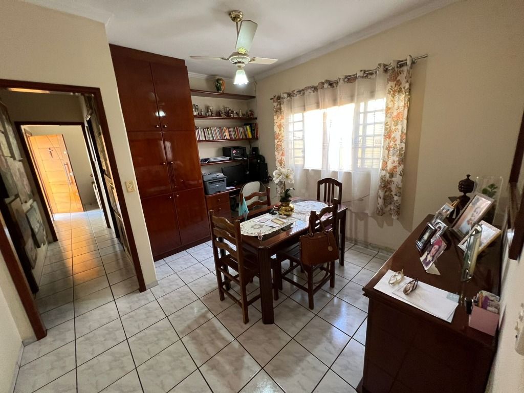 Casa à venda com 3 quartos, 169m² - Foto 14