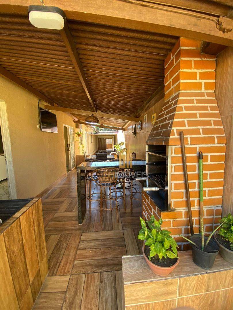 Casa à venda com 4 quartos, 250m² - Foto 1